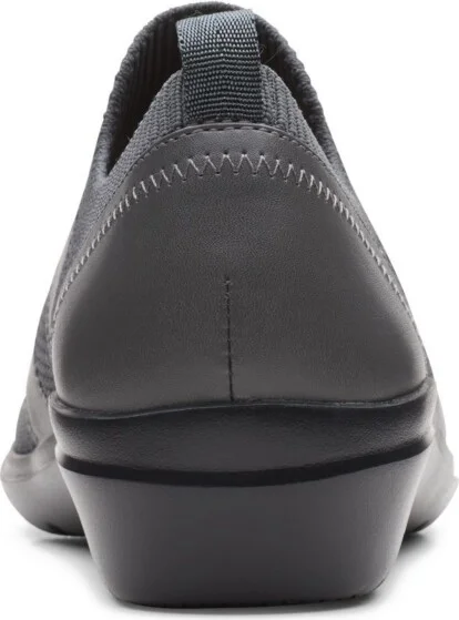 Clarks Women's Collection Sashlyn Edge Slip-on Shoe - Image 10