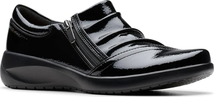 Clarks Women's Kaetlyn Mila Round Toe Flats
