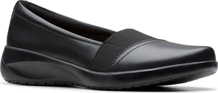 Clarks Women's Kaetlyn Rhea Round Toe Loafers