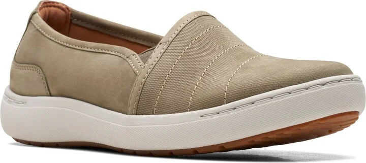 Clarks Women's Nalle Violet Loafer