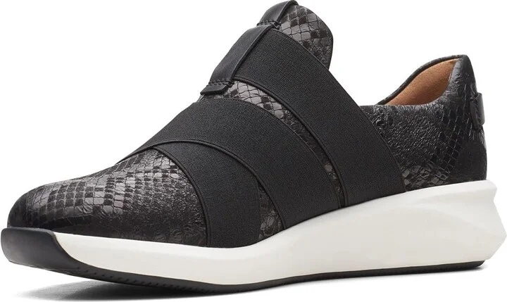 Clarks Women's Un Rio Strap Sneaker