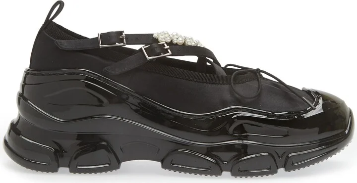 Classic Crisscross Strap Tracker Sneaker - Image 3