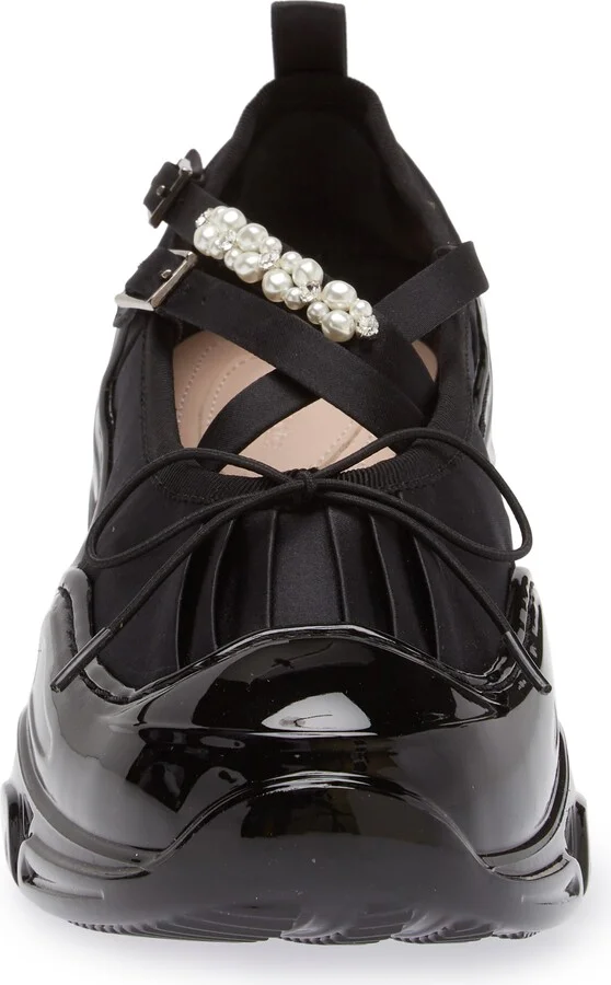 Classic Crisscross Strap Tracker Sneaker - Image 4