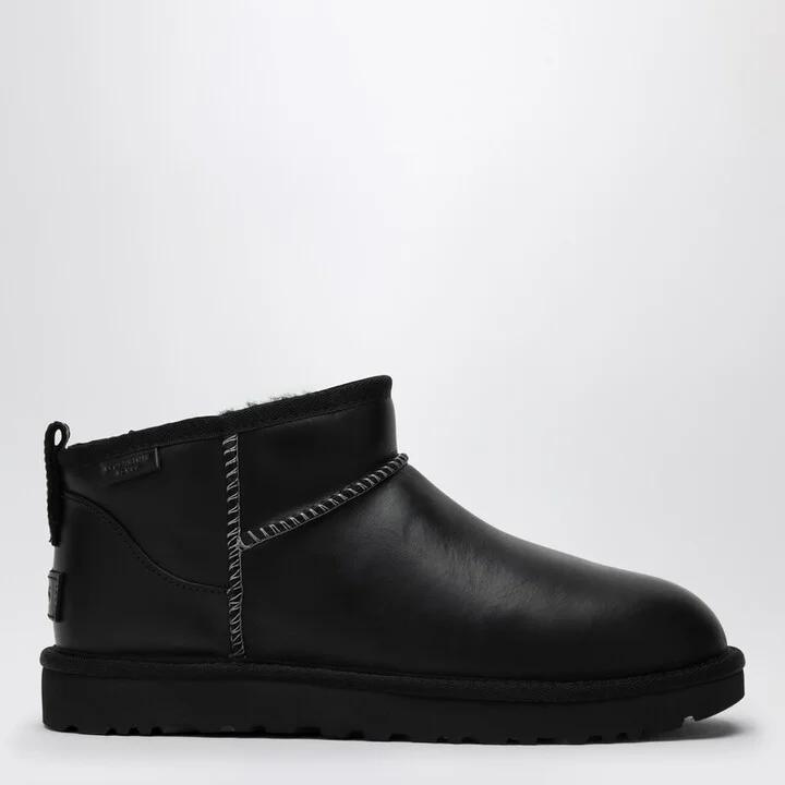 Classic Ultra Mini black boot