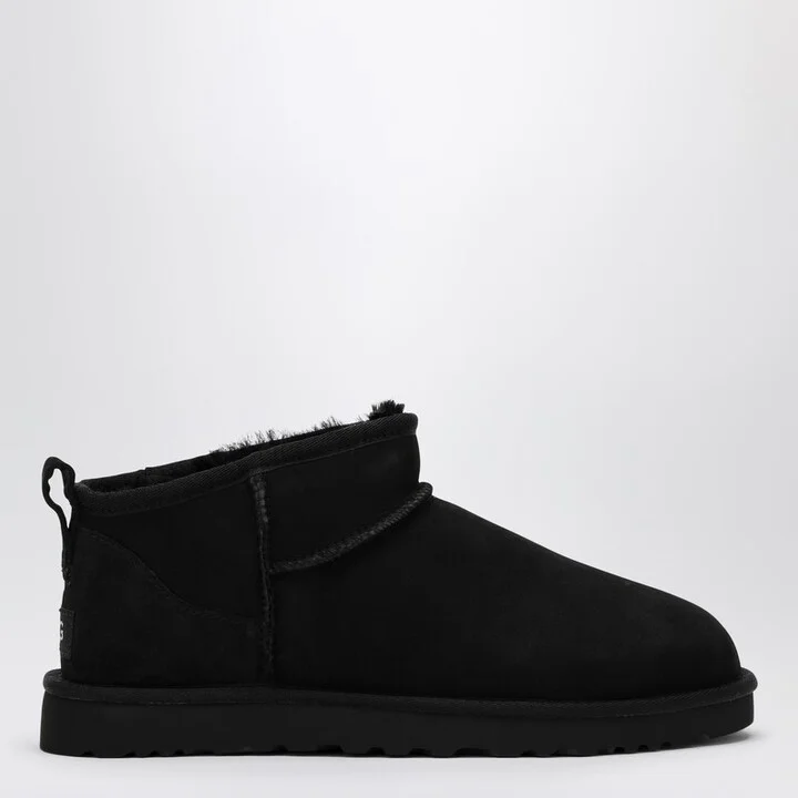 Classic Ultra Mini black boot
