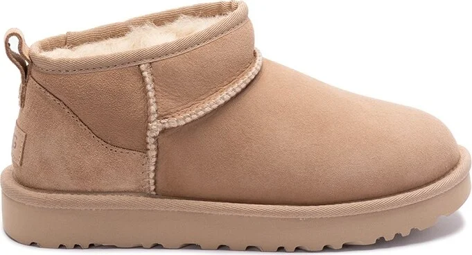 `Classic Ultra Mini` Boots