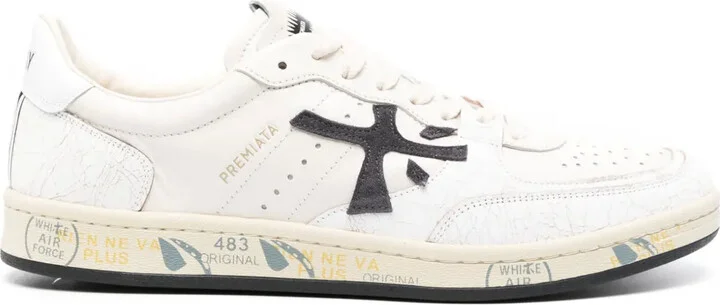 Clay low-top leather sneakers
