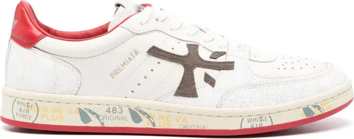 Clay low-top leather sneakers