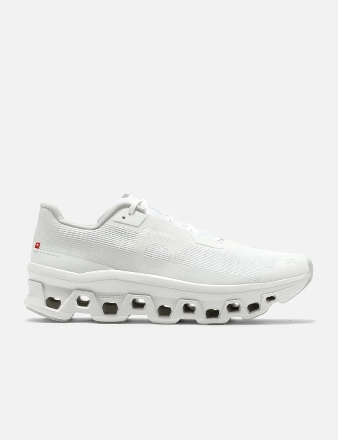 White > 白色 > 화이트 > ホワイト