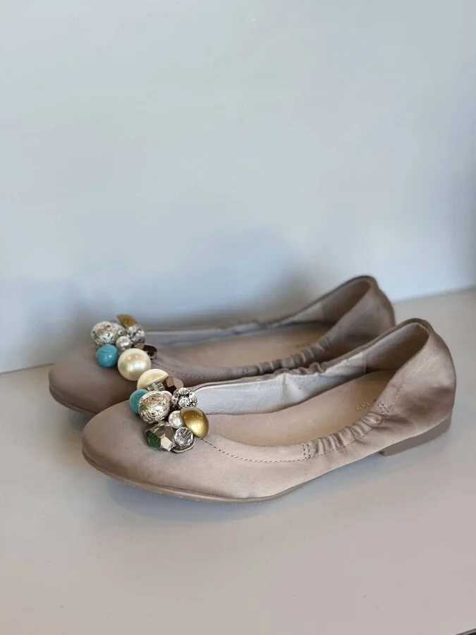 Cluster Ballet Flat In Beige