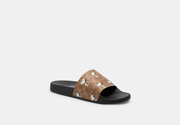 Coach X Peanuts Pool Slide In Signature Canvas With Snoopy Print