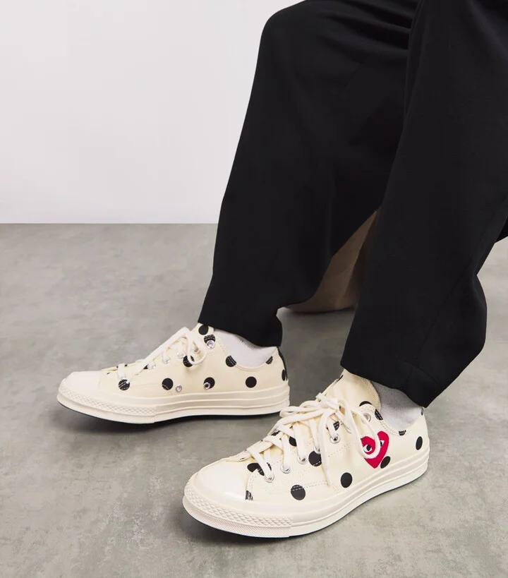 Comme Des Garçons Play x Converse Polka Dot Heart Chuck Taylor All Star '70 Low-Top Sneakers - Image 2