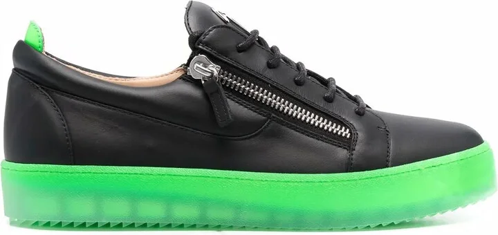 Contrasting-Sole Low-Top Sneakers