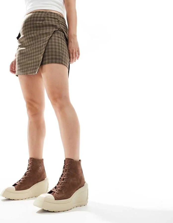 Converse Chuck 70 De Luxe wedge platform hi top sneakers in brown - Image 4