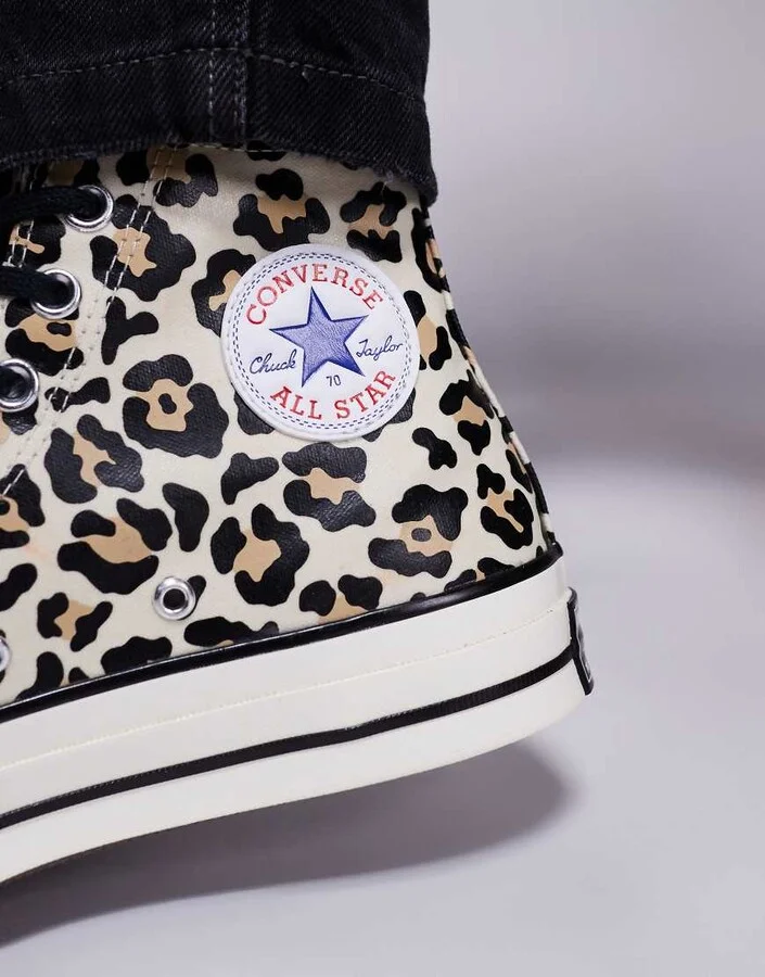 Converse Chuck 70 glow in the dark sneakers in leopard print - Image 3