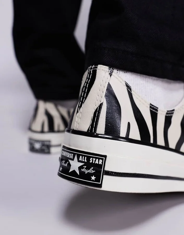 Converse Chuck 70 glow in the dark sneakers in zebra print - Image 3