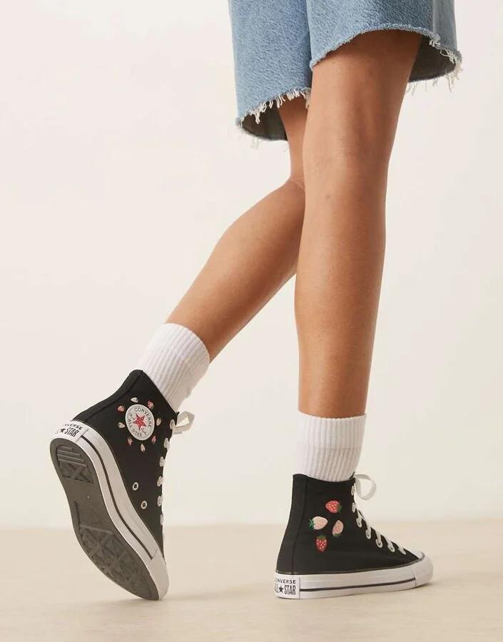 Converse Chuck Taylor All Star Lift sneakers in black with strawberry details - Image 3