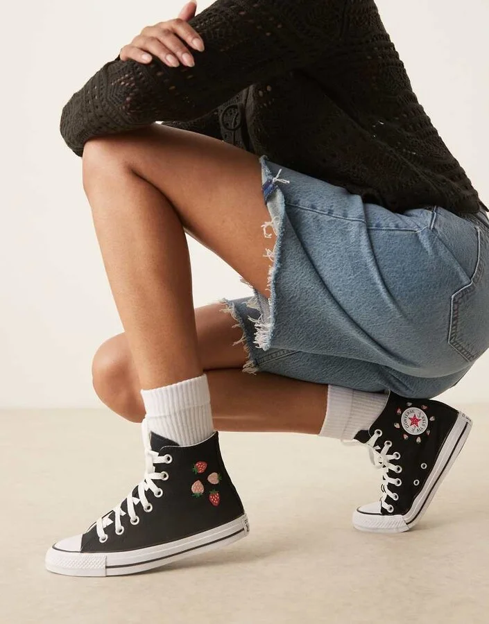 Converse Chuck Taylor All Star Lift sneakers in black with strawberry details - Image 4