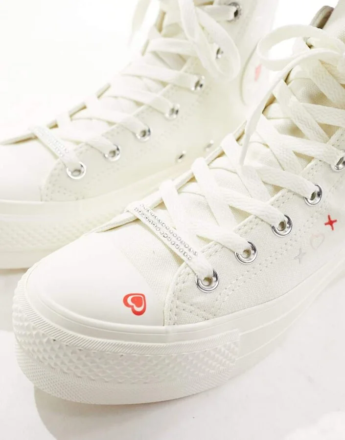 Converse Chuck Taylor All Star Lift sneakers with heart embroidery in cream - Image 3