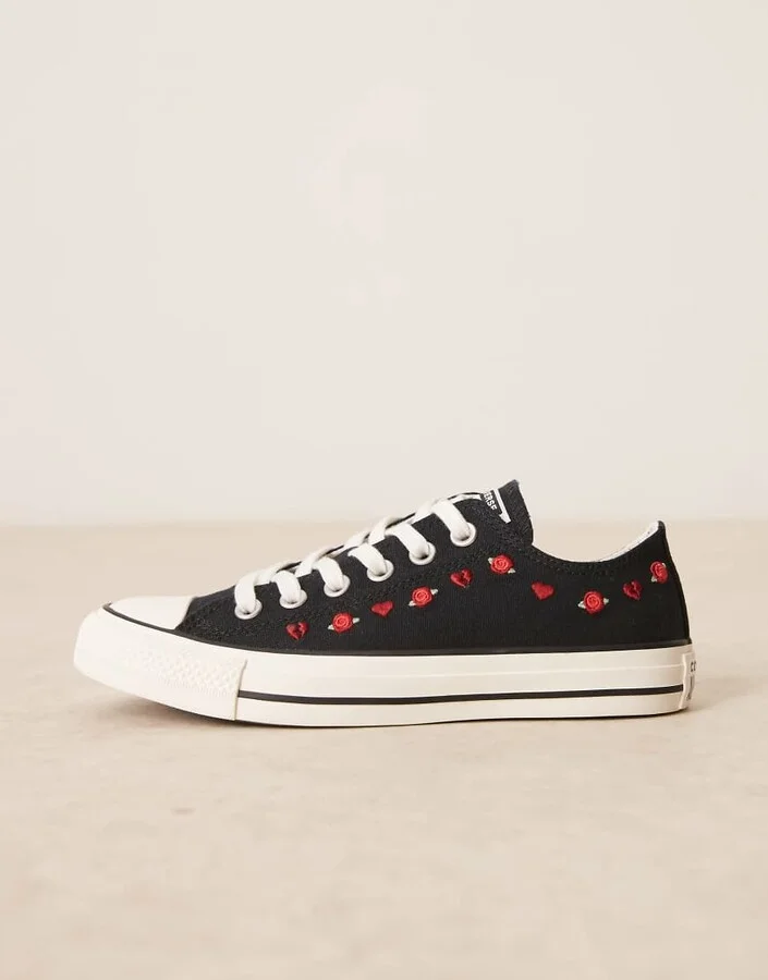 Converse Chuck Taylor All Star sneakers in black with hearts and roses embroidery - Image 2