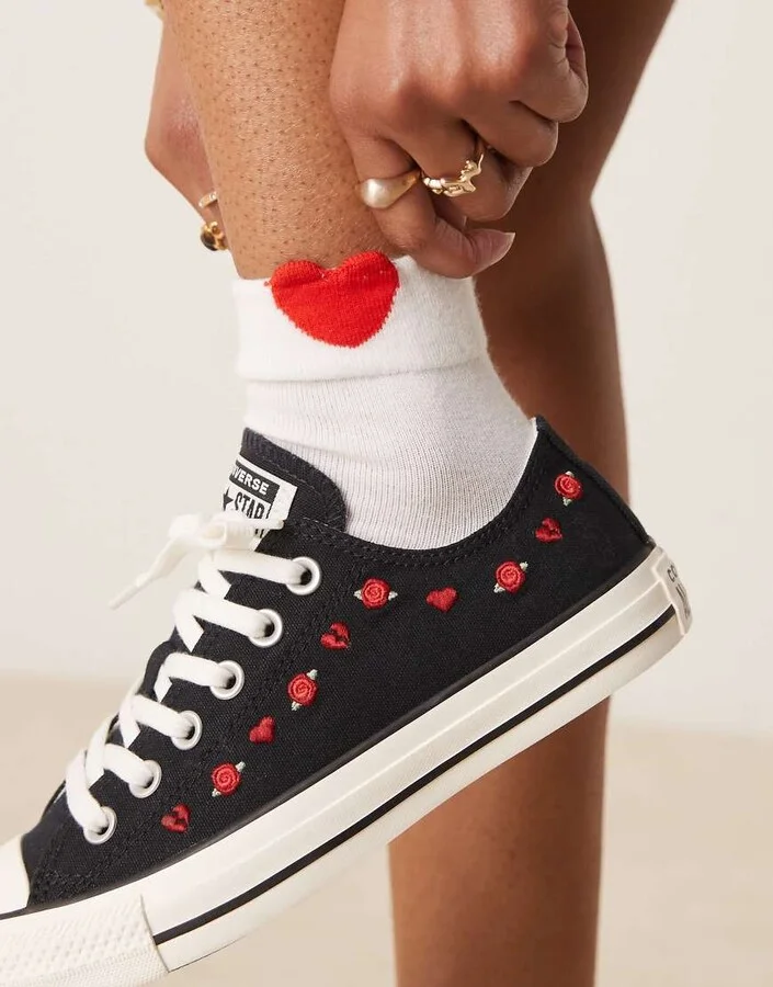 Converse Chuck Taylor All Star sneakers in black with hearts and roses embroidery - Image 4