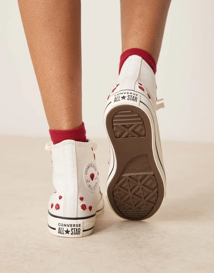 Converse Chuck Taylor All Star sneakers in white with hearts and roses embroidery - Image 3