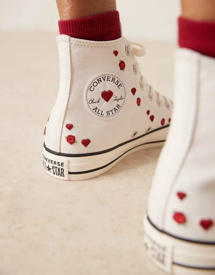 Converse Chuck Taylor All Star sneakers in white with hearts and roses embroidery - Image 4