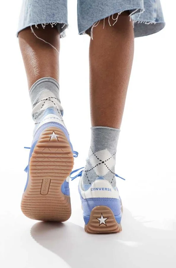 Converse Run Star Sneakers in blue with white detail and gumsole - Image 4