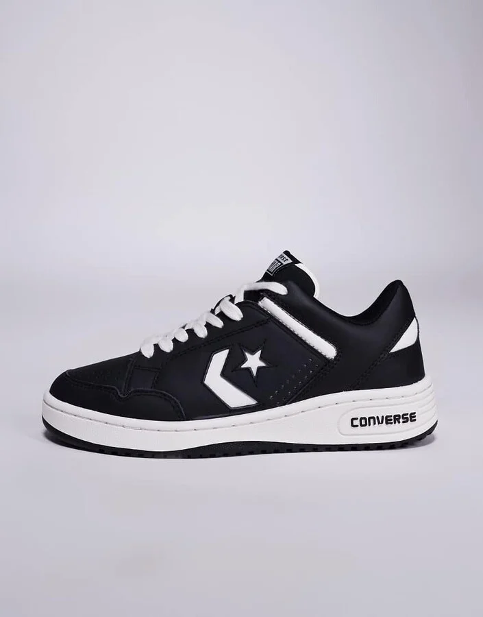 Converse Weapon sneaker in black with white detail - Image 2