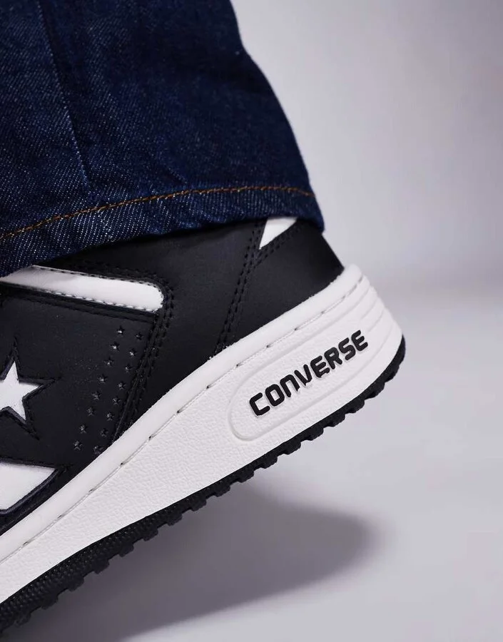 Converse Weapon sneaker in black with white detail - Image 3