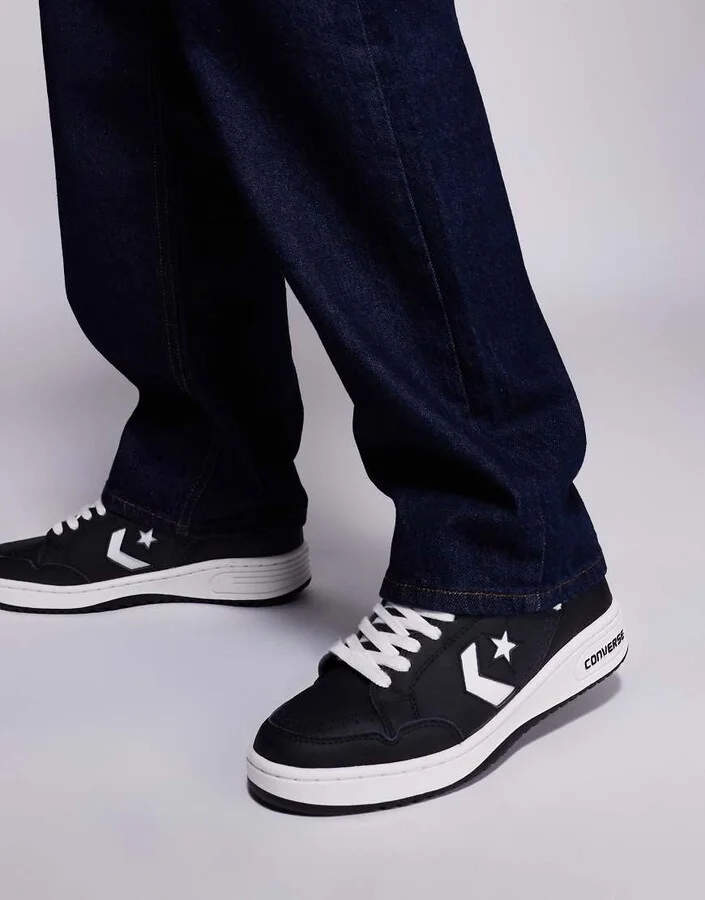 Converse Weapon sneaker in black with white detail