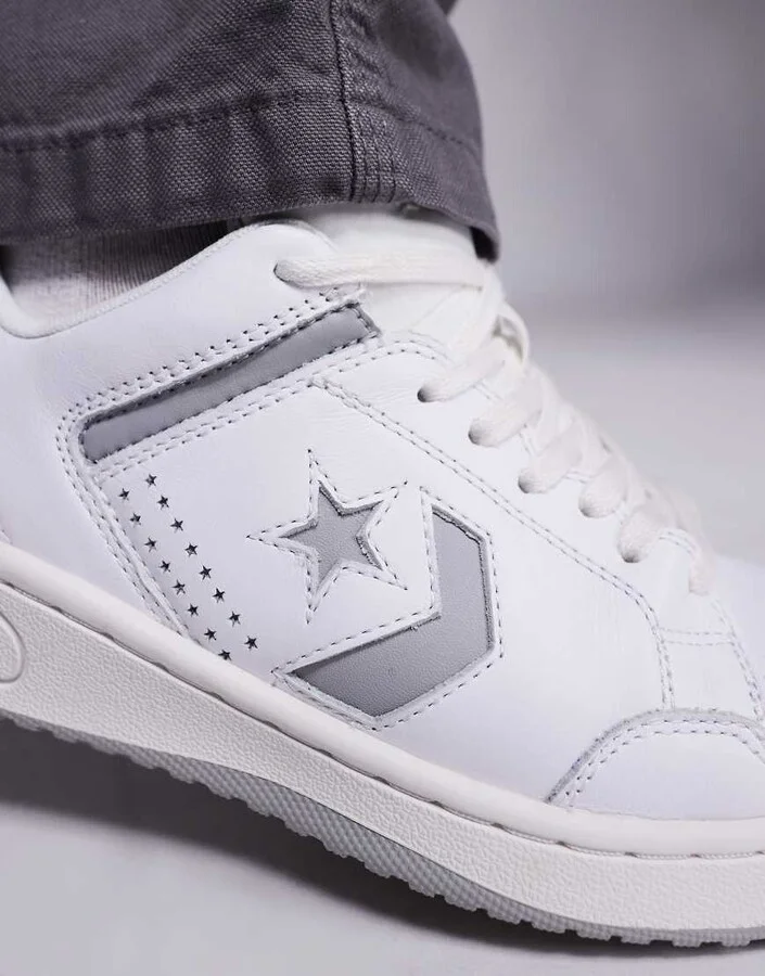 Converse Weapon sneakers in white with gray detail - Image 4