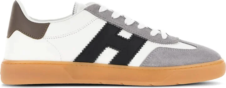 Cool low-top leather sneakers