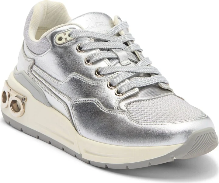 Cosmo Low Top Sneaker