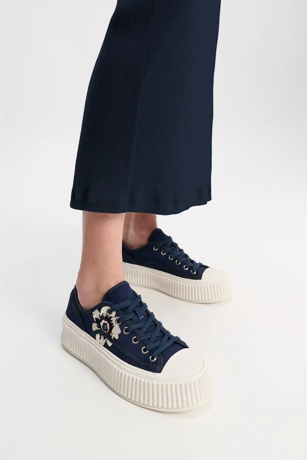 Cotton canvas platform sneakers with flower embroidery - Image 5