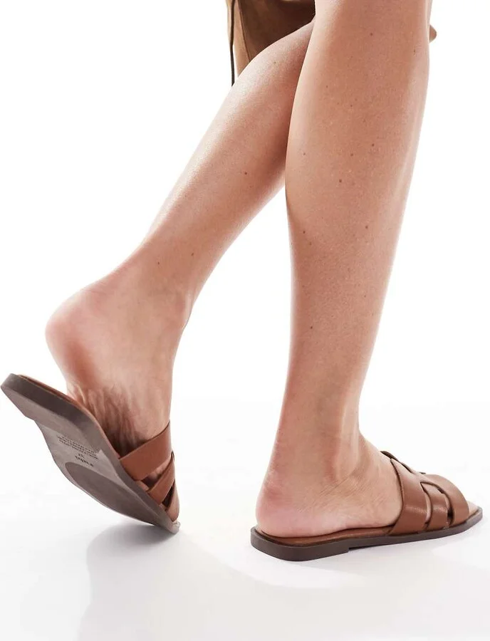 Cotton On sierra woven slides in burnished tan - Image 4