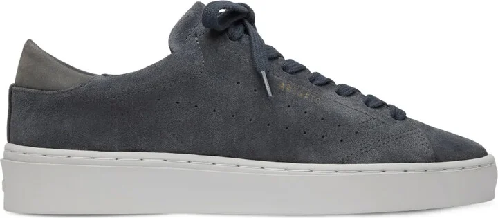 Court sneakers