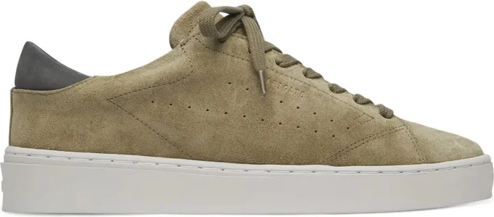Court sneakers