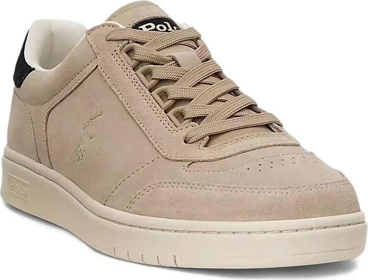 Court sneakers