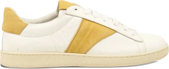 Court sneakers