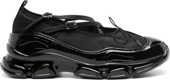 Criss-Cross Tracker trainers