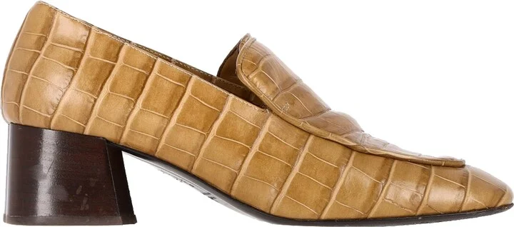 Crocodile-Embossed Loafer Pumps in Brown Cowhide Leather