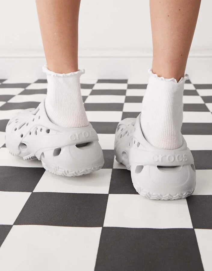 Crocs caged clog in atmosphere - Image 3