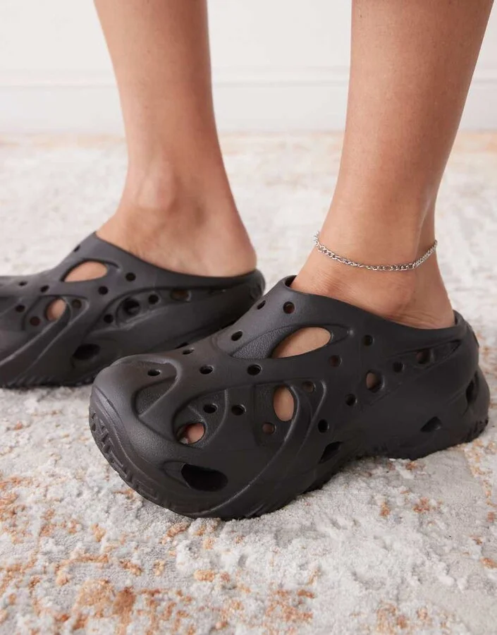 Crocs caged clogs in black - Image 3