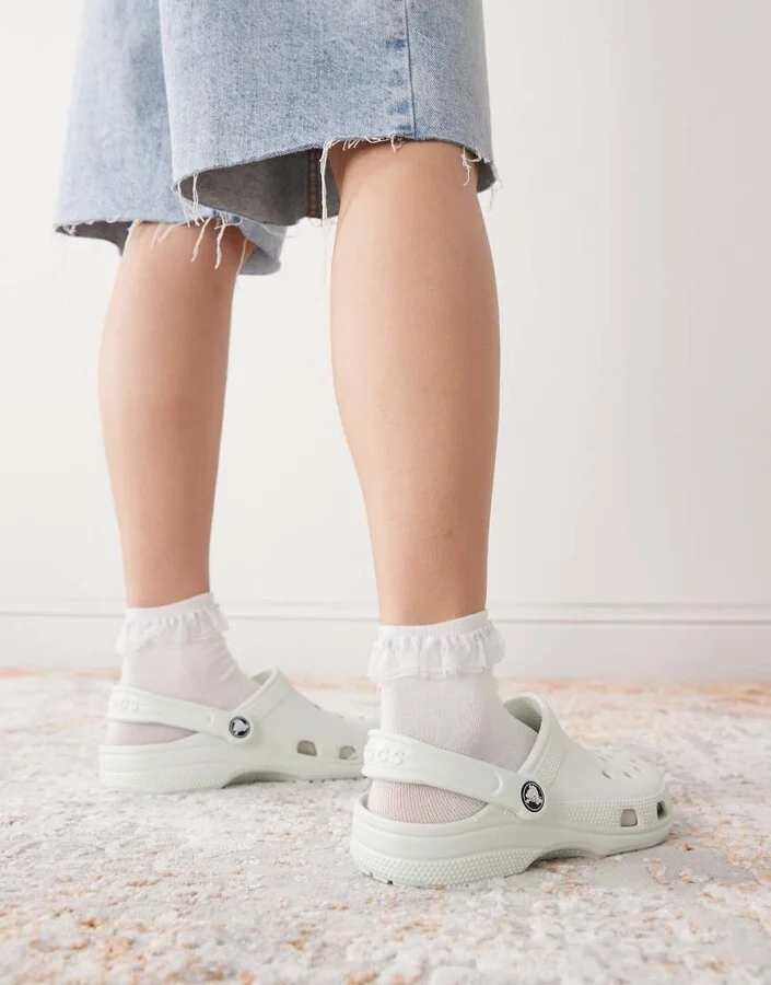 Crocs classic clog in mint tint - Image 4