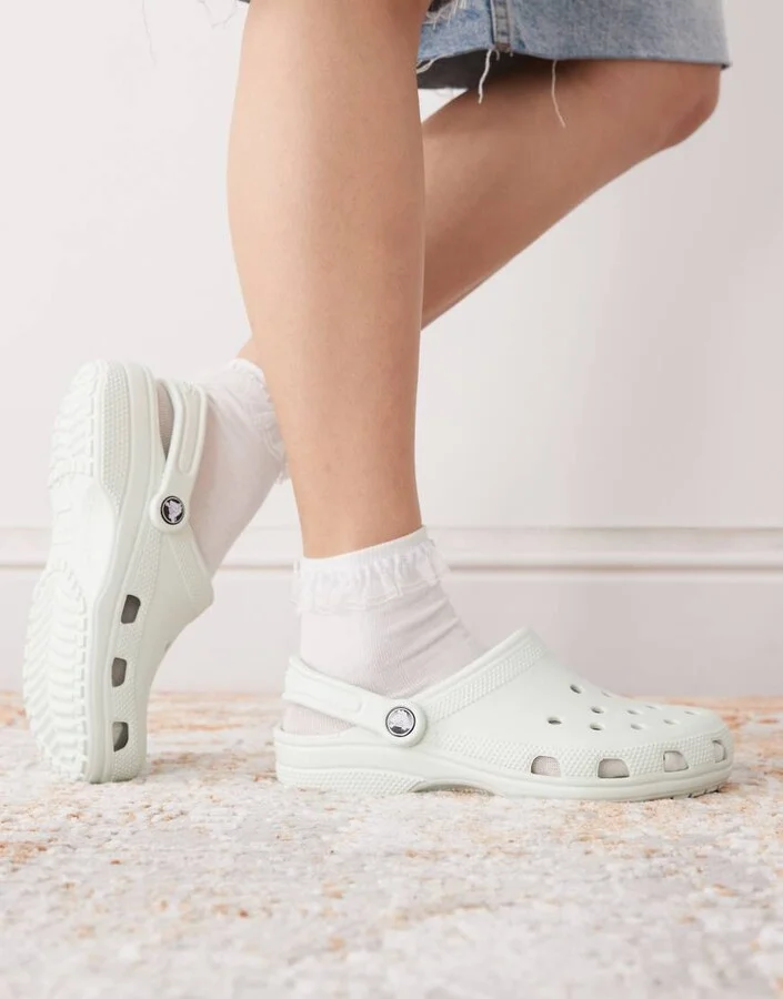 Crocs classic clog in mint tint