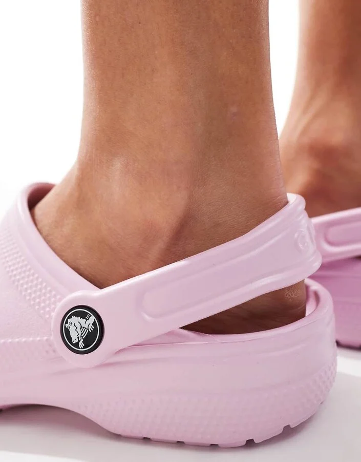 Crocs classic clogs in ballerina pink - Image 2