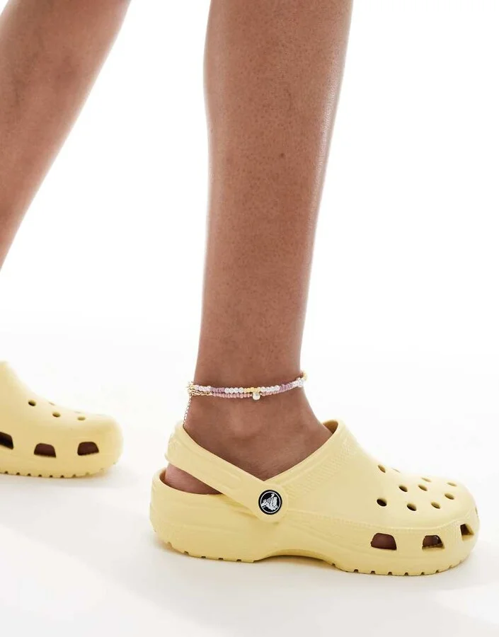 Crocs Classic clogs in daylily - Image 4