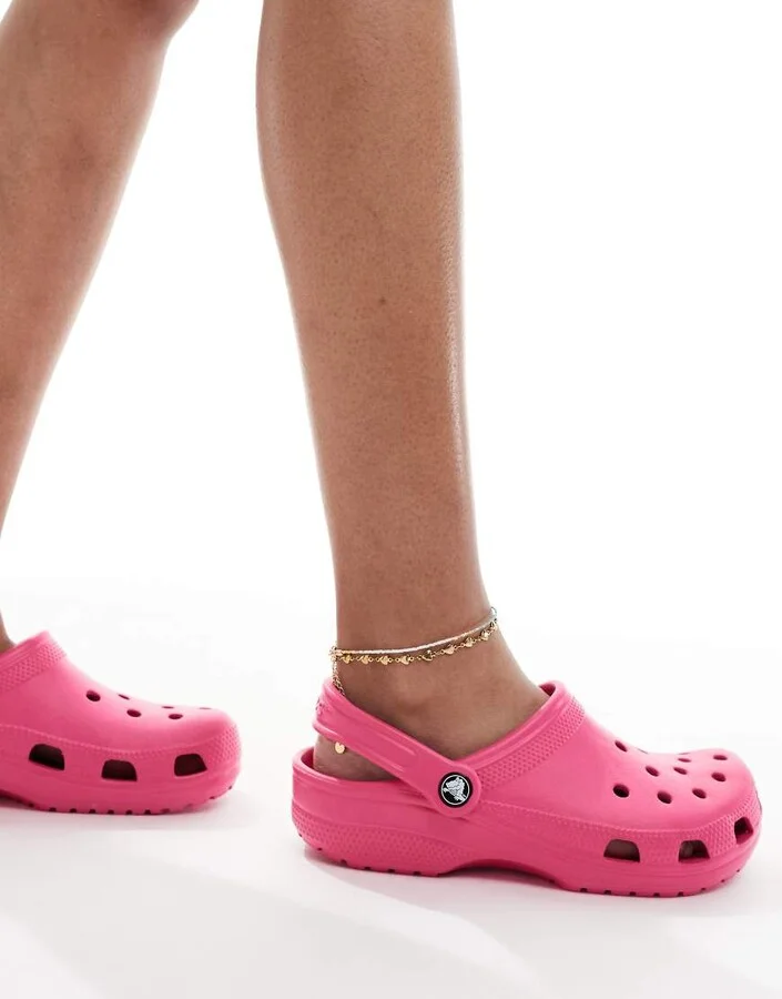 Crocs Classic clogs in dragon fruit - Image 2