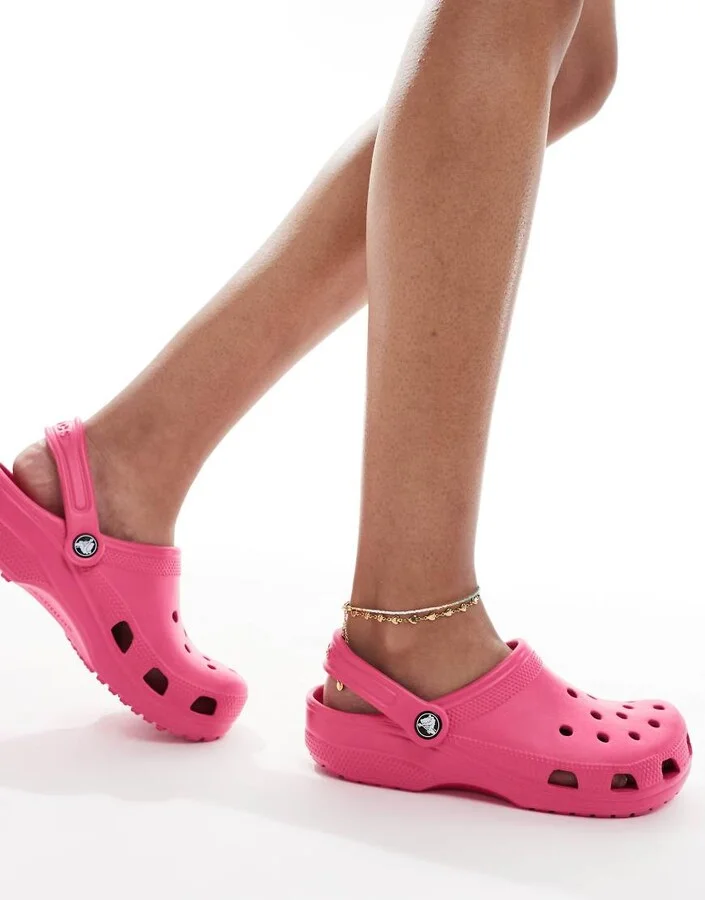 Crocs Classic clogs in dragon fruit - Image 3